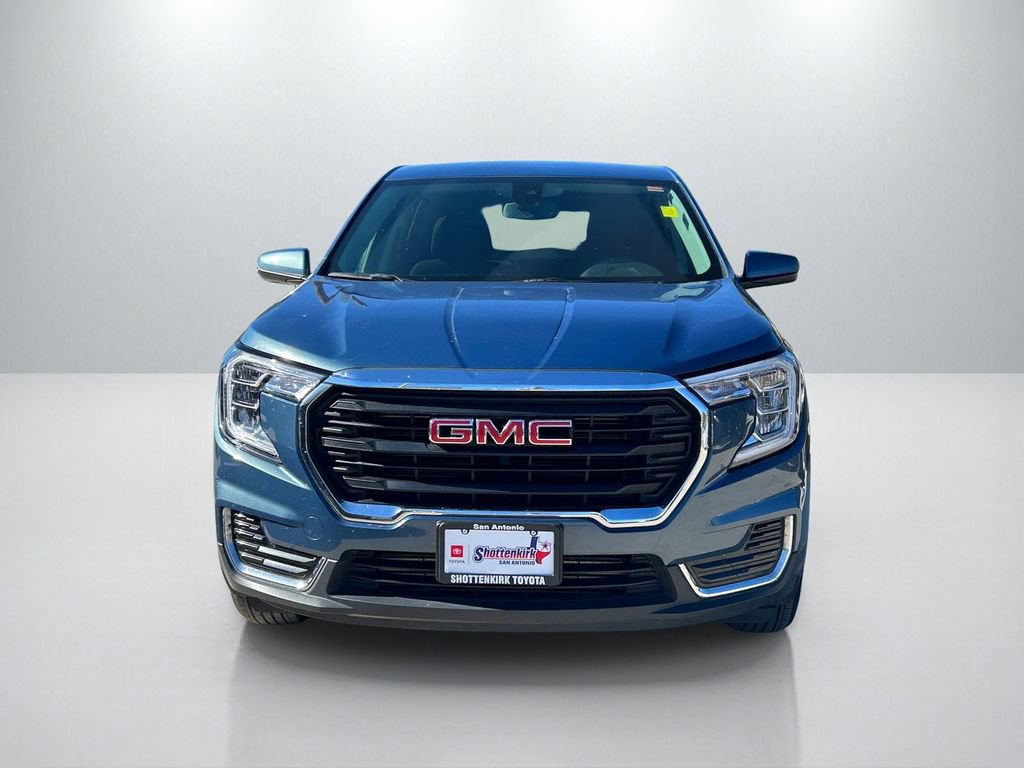 Used 2024 GMC Terrain SLE video 2