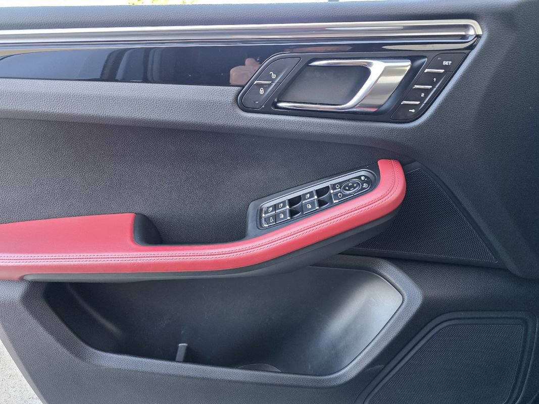 Used 2018 Porsche Macan image 19