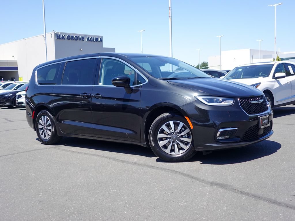 Used 2024 Chrysler Pacifica Limited FWD image 4