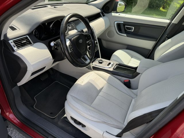 Used 2019 Land Rover Discovery Sport SE AWD/4WD image 11