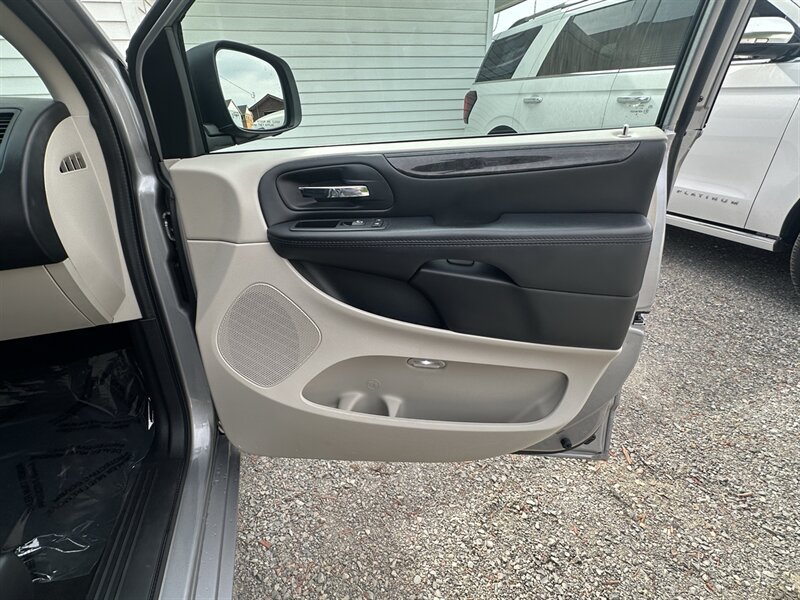 Used 2016 Dodge Grand Caravan SE w/ Quick Order Package 29E SE FWD image 39