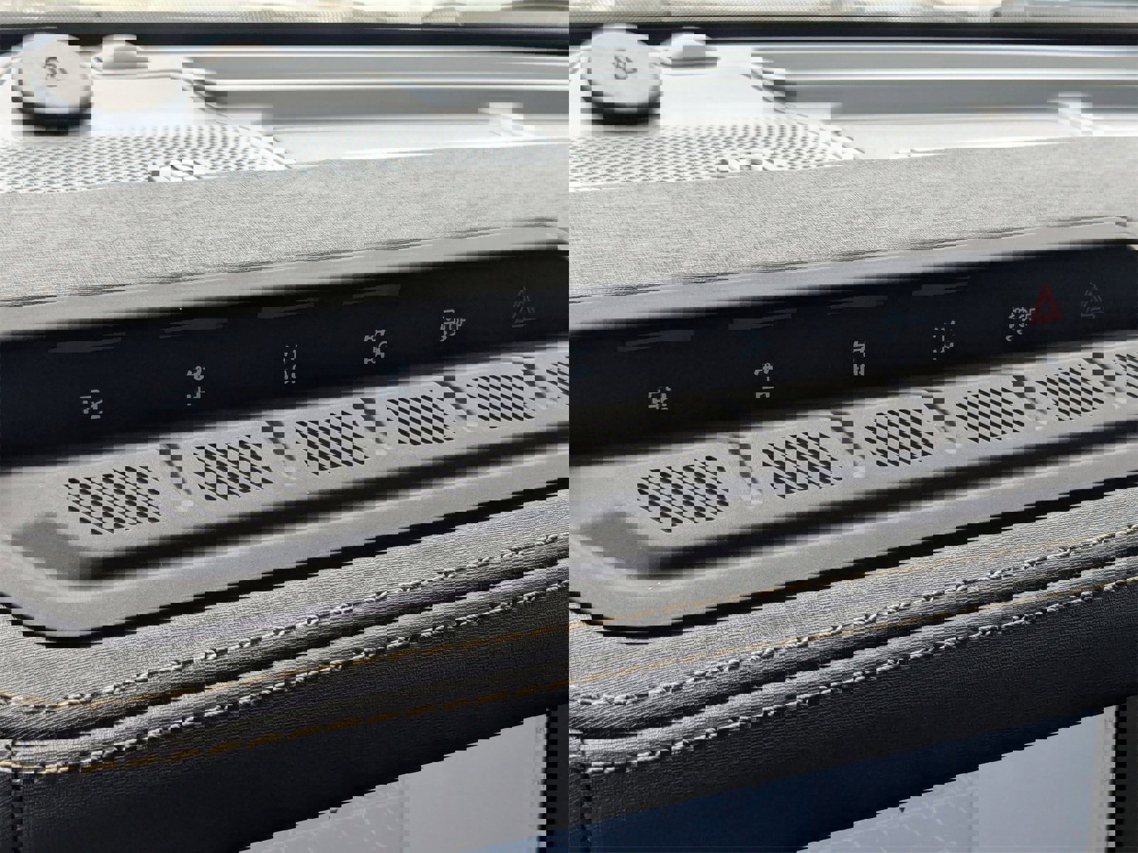 New 2025 Ford Bronco Badlands image 48