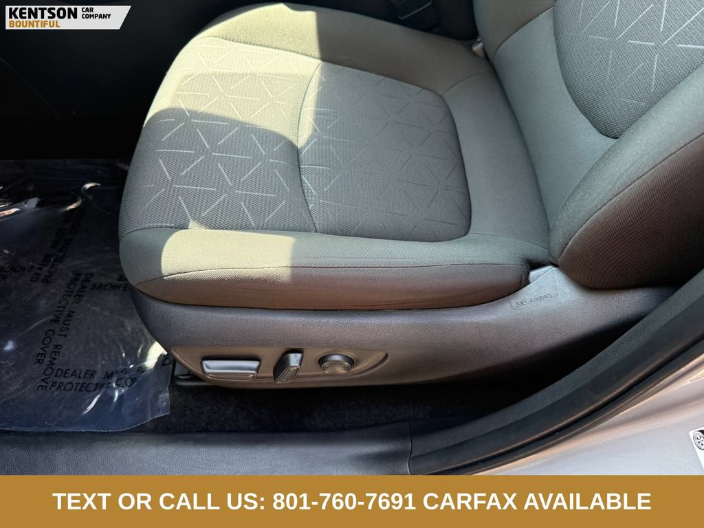 Used 2025 Toyota RAV4 XLE AWD/4WD image 28