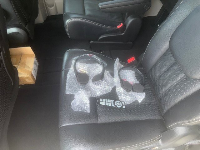 Used 2014 Chrysler Town & Country Touring-L w/ Driver Convenience Group FWD image 13