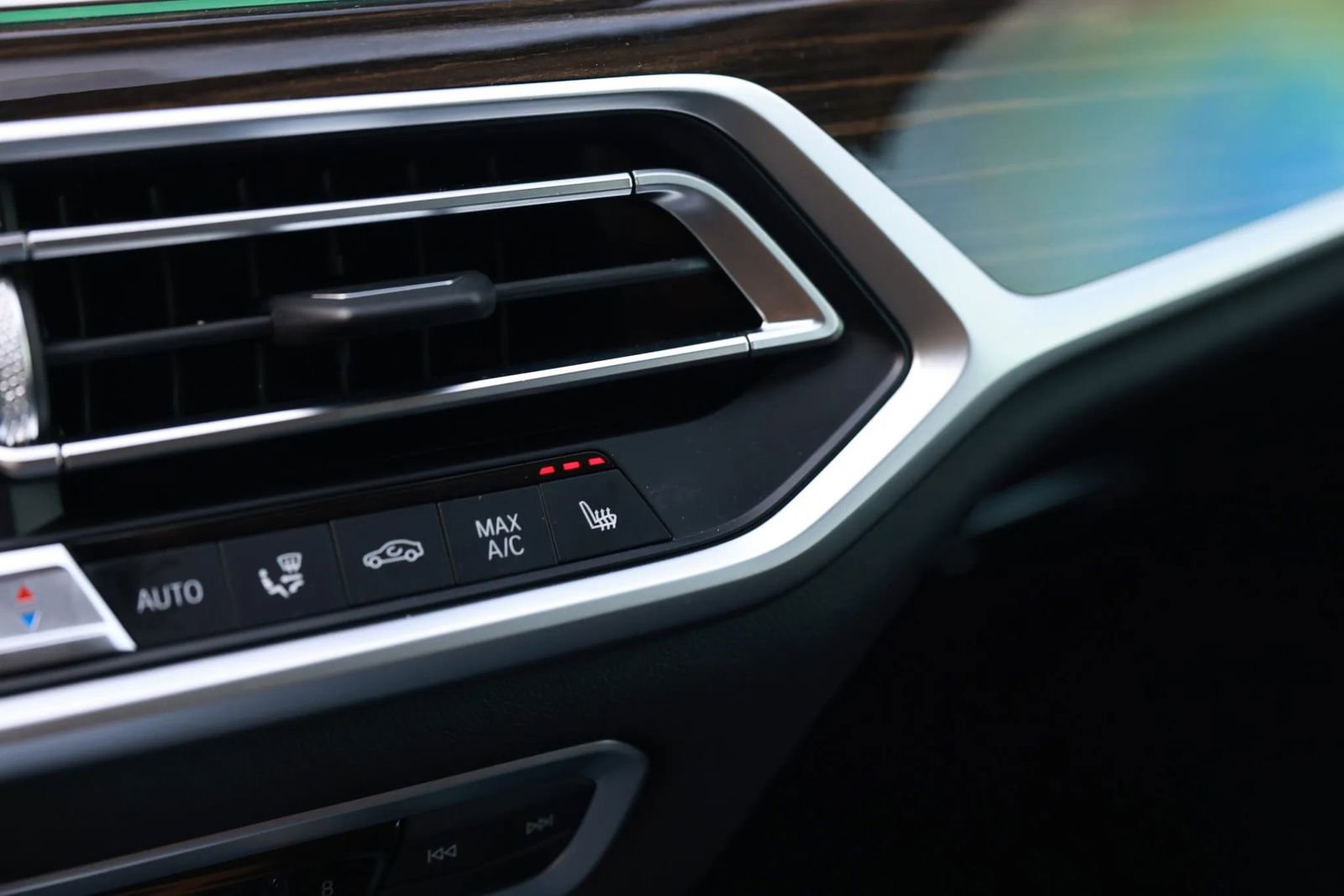 Used 2020 BMW X7 xDrive40i w/ Cold Weather Package image 44