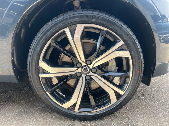 Certified 2023 Volvo XC60 B6 Ultimate w/ Protection Package Premier image 13