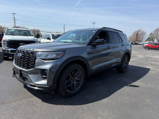 Used 2025 Ford Explorer ST-Line w/ ST-Line Street Pack AWD/4WD image 3