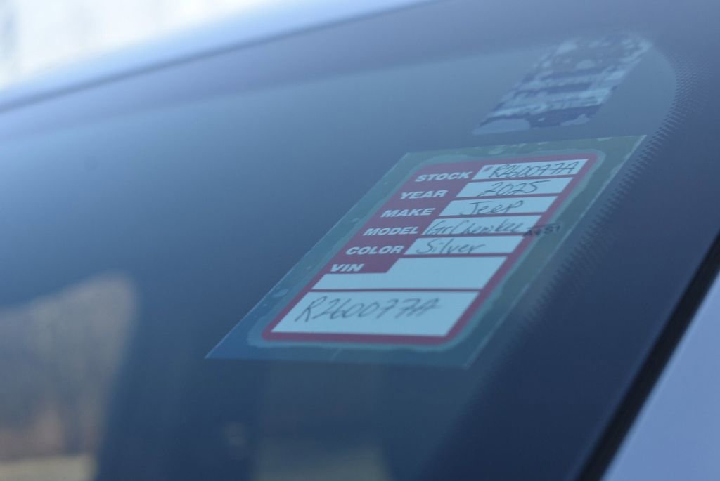 Certified 2025 Jeep Grand Cherokee Limited w/ Luxury Tech Group II image 39