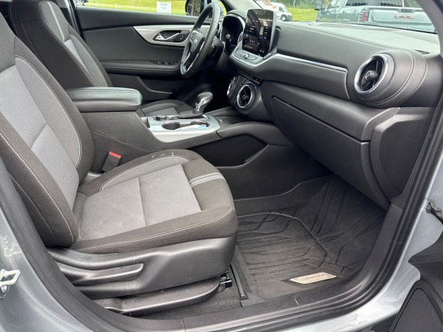Used 2025 Chevrolet Blazer LT w/ Convenience Package FWD image 9