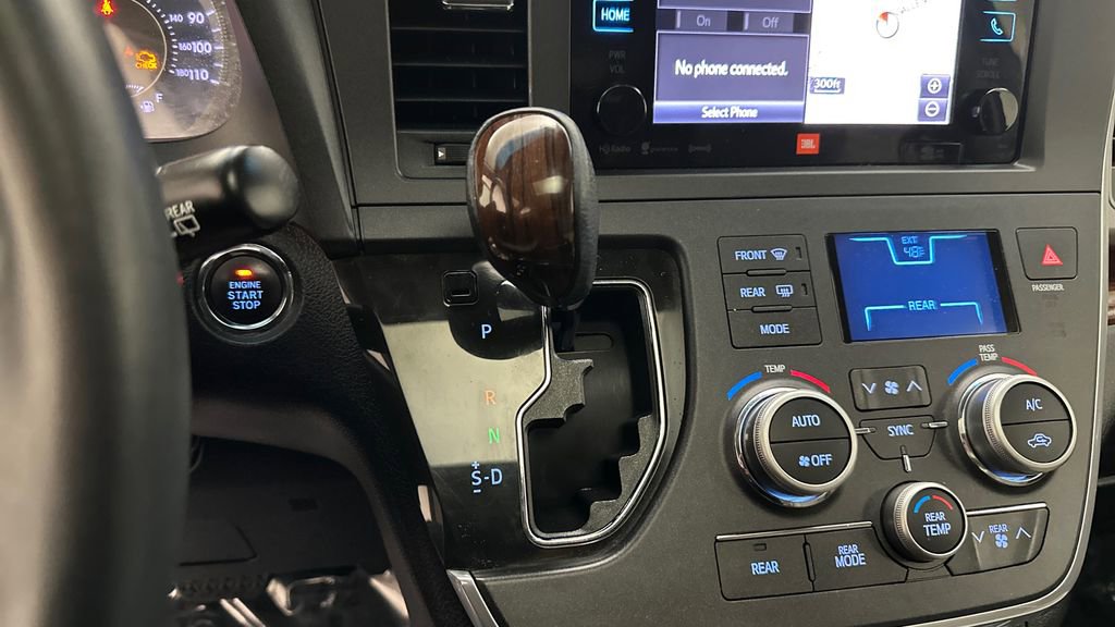 Used 2017 Toyota Sienna Limited image 15