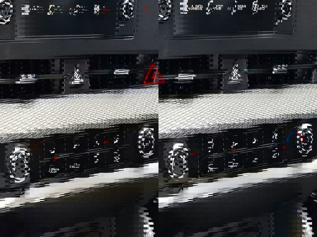 Used 2025 Kia Sportage LX image 15