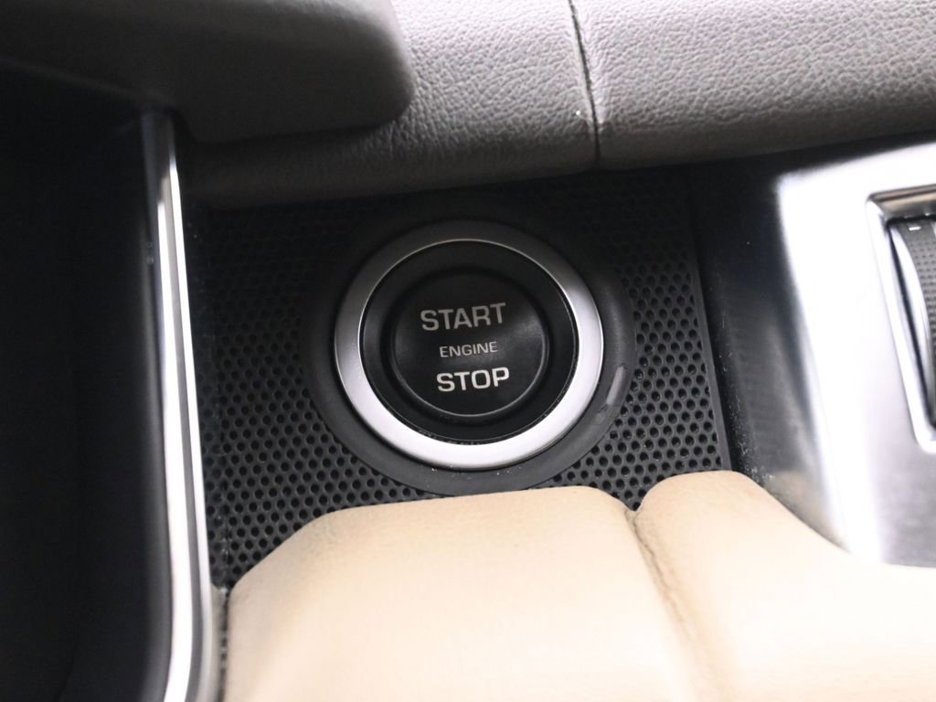 Used 2018 Land Rover Range Rover Sport SE image 35