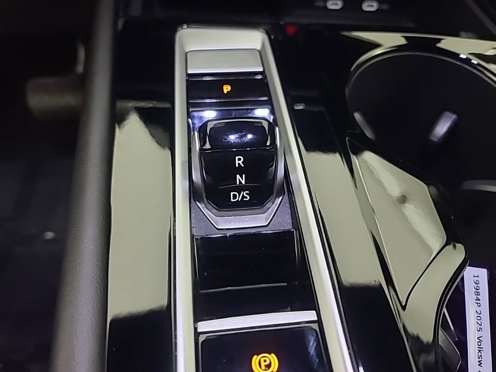 Used 2025 Volkswagen Atlas Cross Sport SE image 37