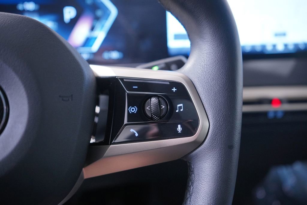 Used 2026 BMW iX xDrive60 image 19