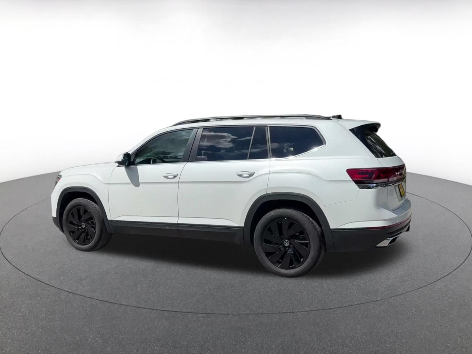 Used 2026 Volkswagen Atlas SE FWD image 8