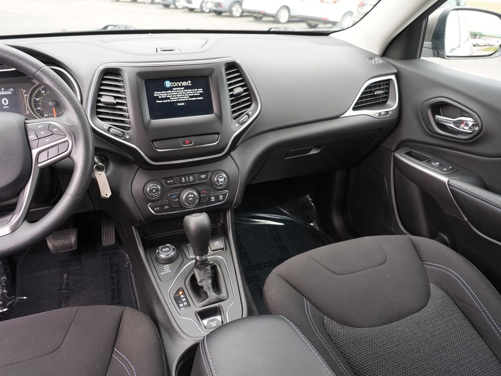 Used 2019 Jeep Cherokee Latitude w/ Popular Appearance Group image 21