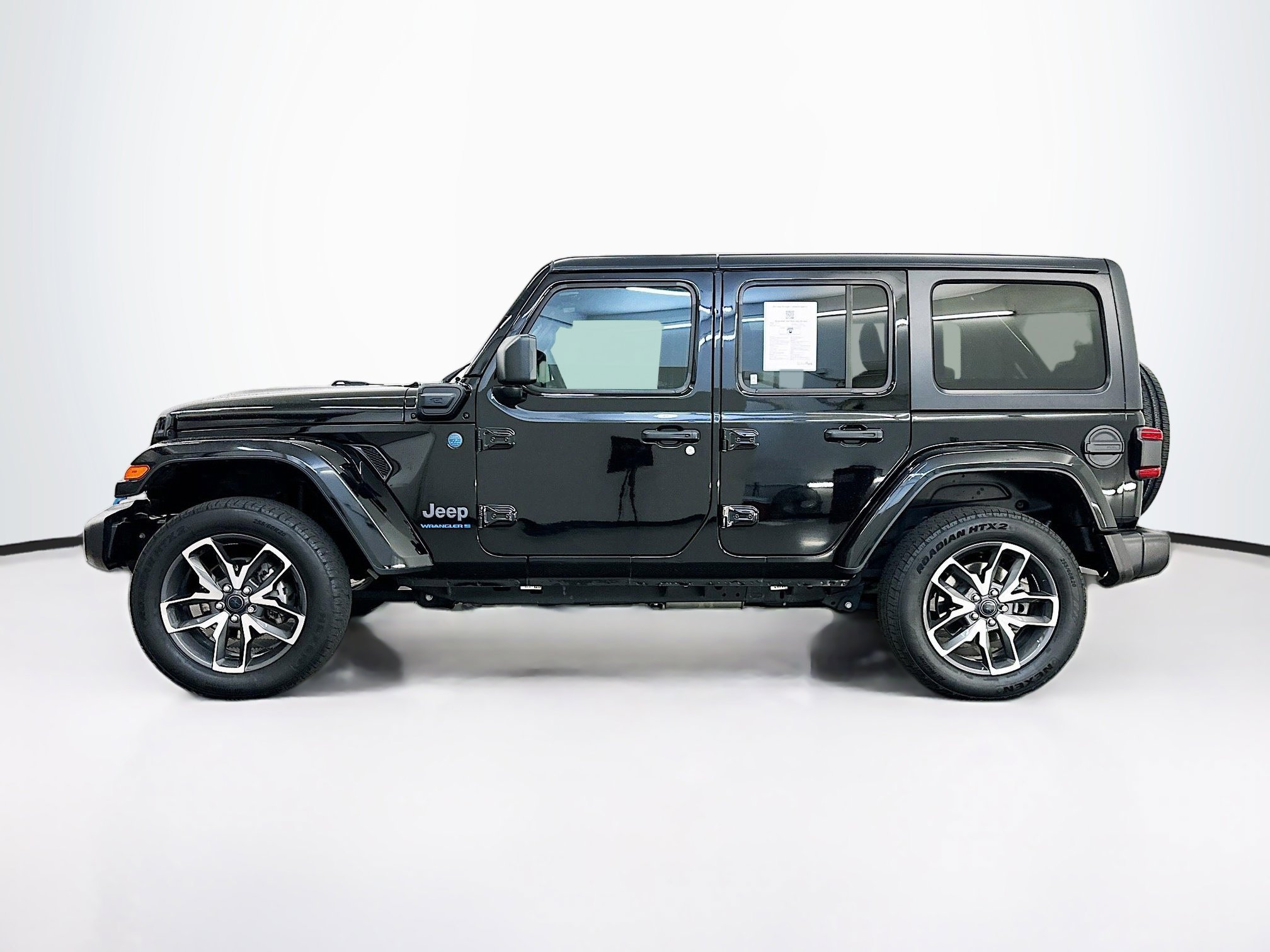 Used 2024 Jeep Wrangler Unlimited w/ Convenience Group AWD/4WD image 4
