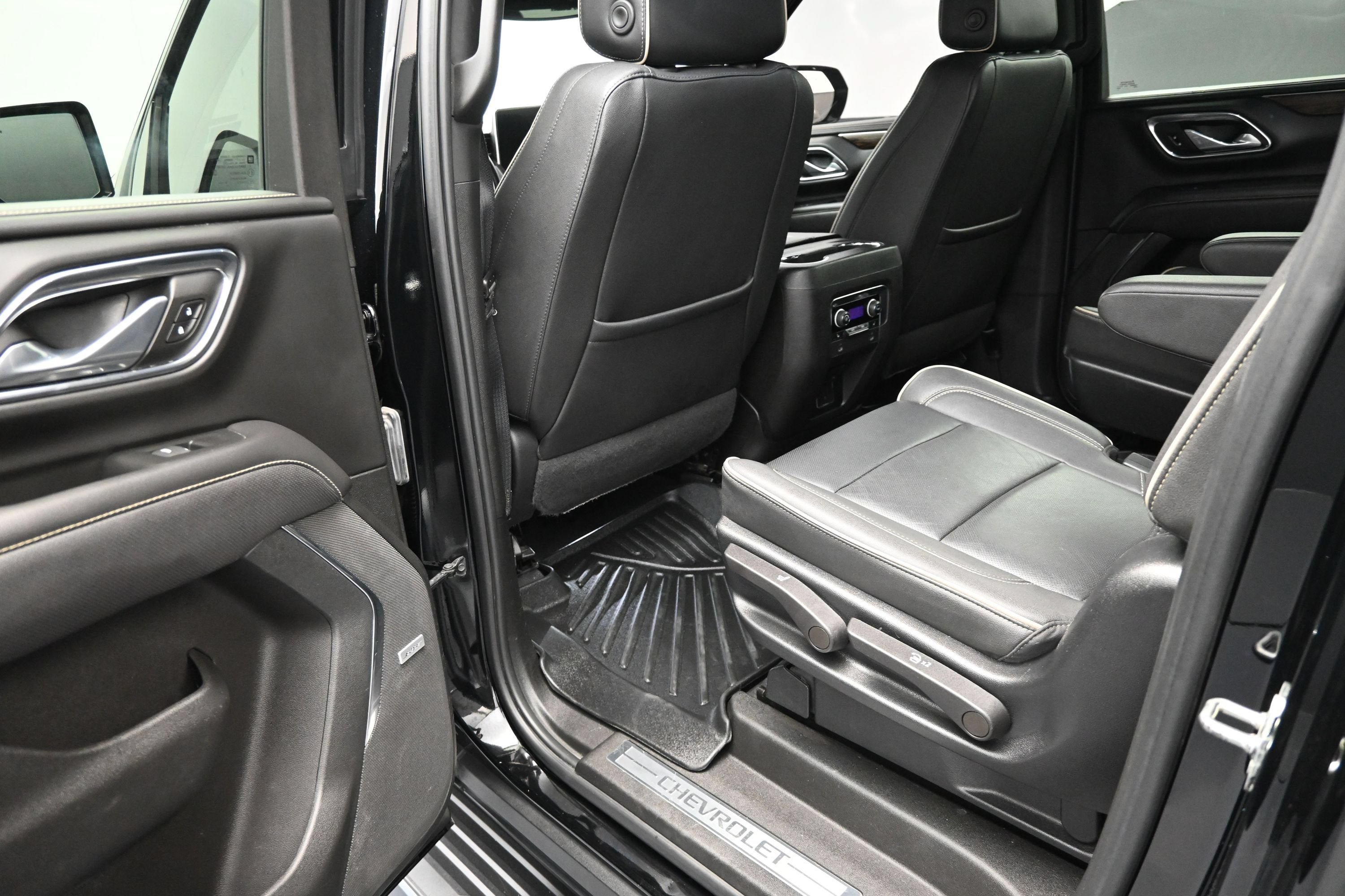 Used 2023 Chevrolet Suburban Premier AWD/4WD image 30