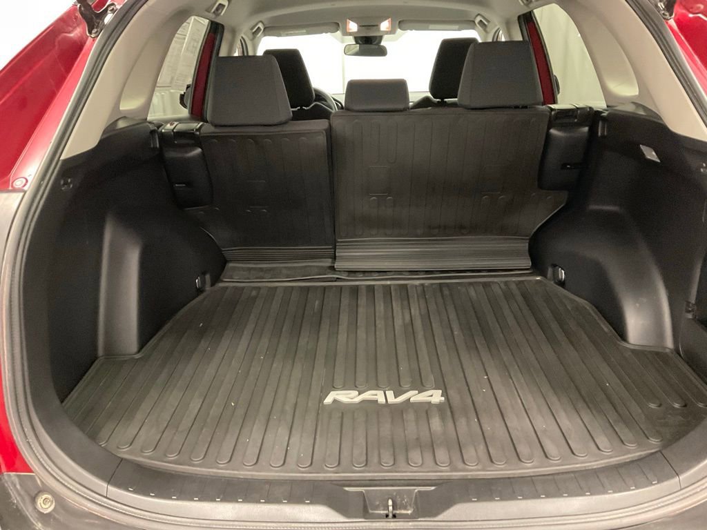 Used 2021 Toyota RAV4 LE image 32