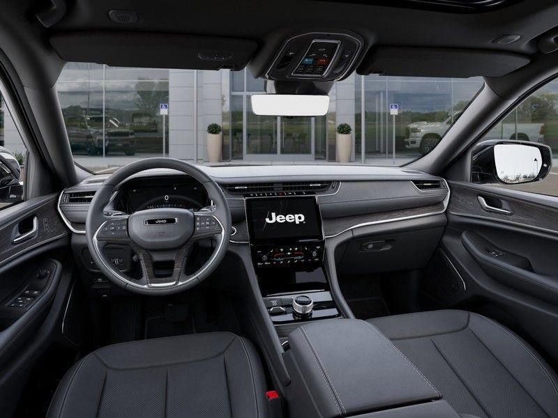 New 2025 Jeep Grand Cherokee Limited w/ Luxury Tech Group II image 14