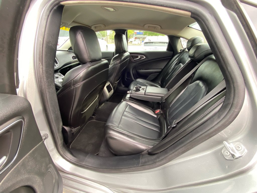 Used 2017 Chrysler 200 Limited Platinum FWD image 36