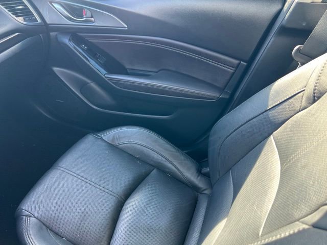 Used 2018 MAZDA MAZDA3 Grand Touring w/ Premium Equipment Package image 12