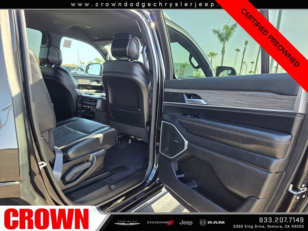 Certified 2024 Jeep Wagoneer Series II AWD/4WD image 17