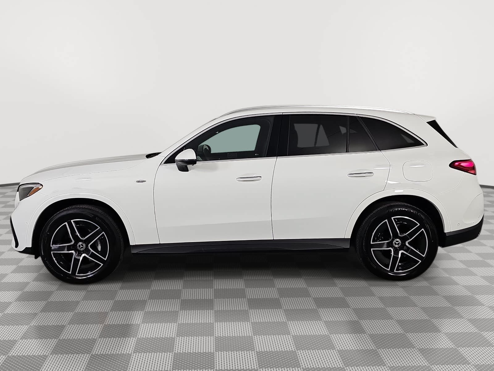 Used 2025 Mercedes-Benz GLC 350e 4MATIC w/ AMG Line image 5