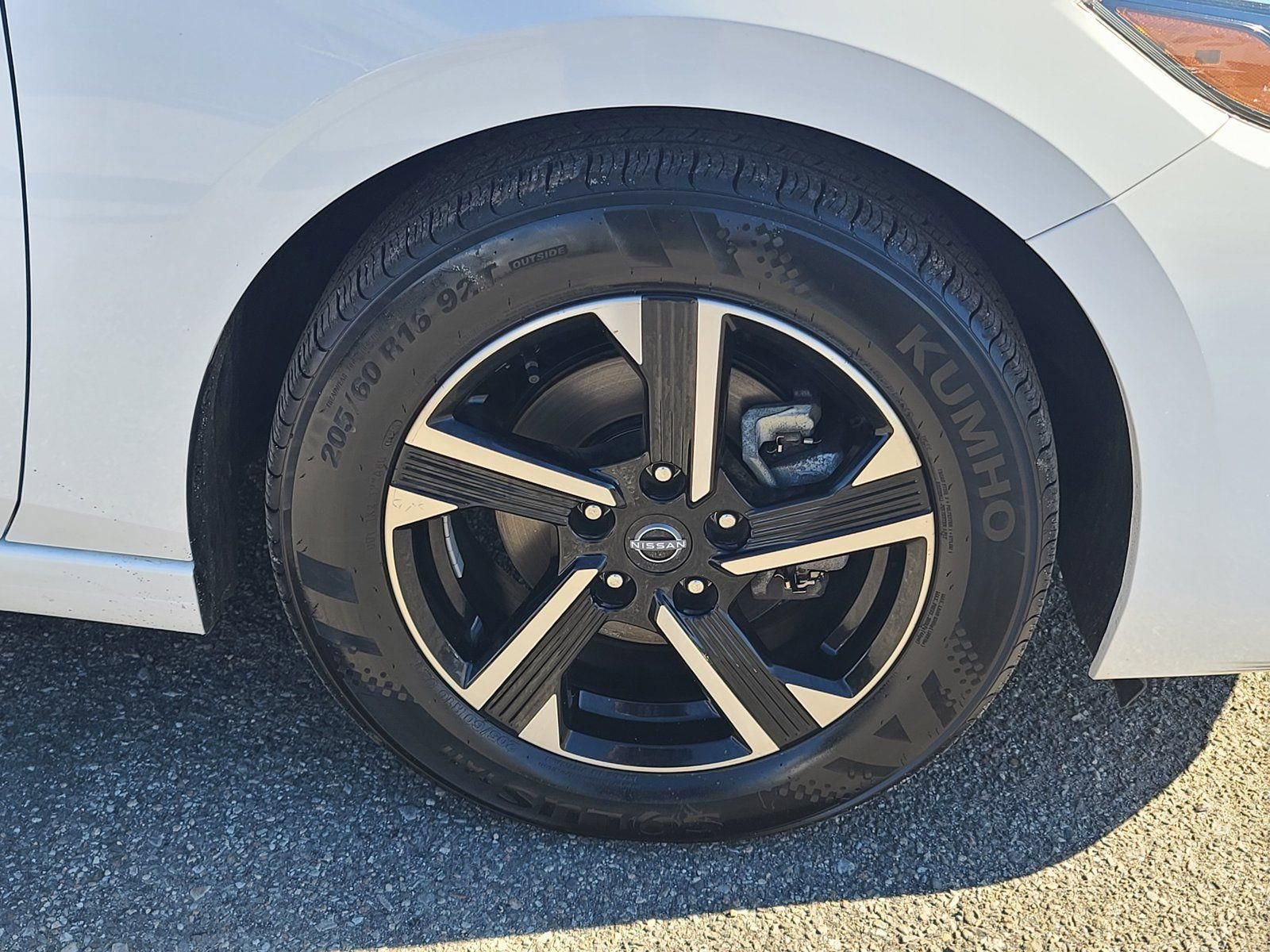 Used 2024 Nissan Sentra SV FWD image 33