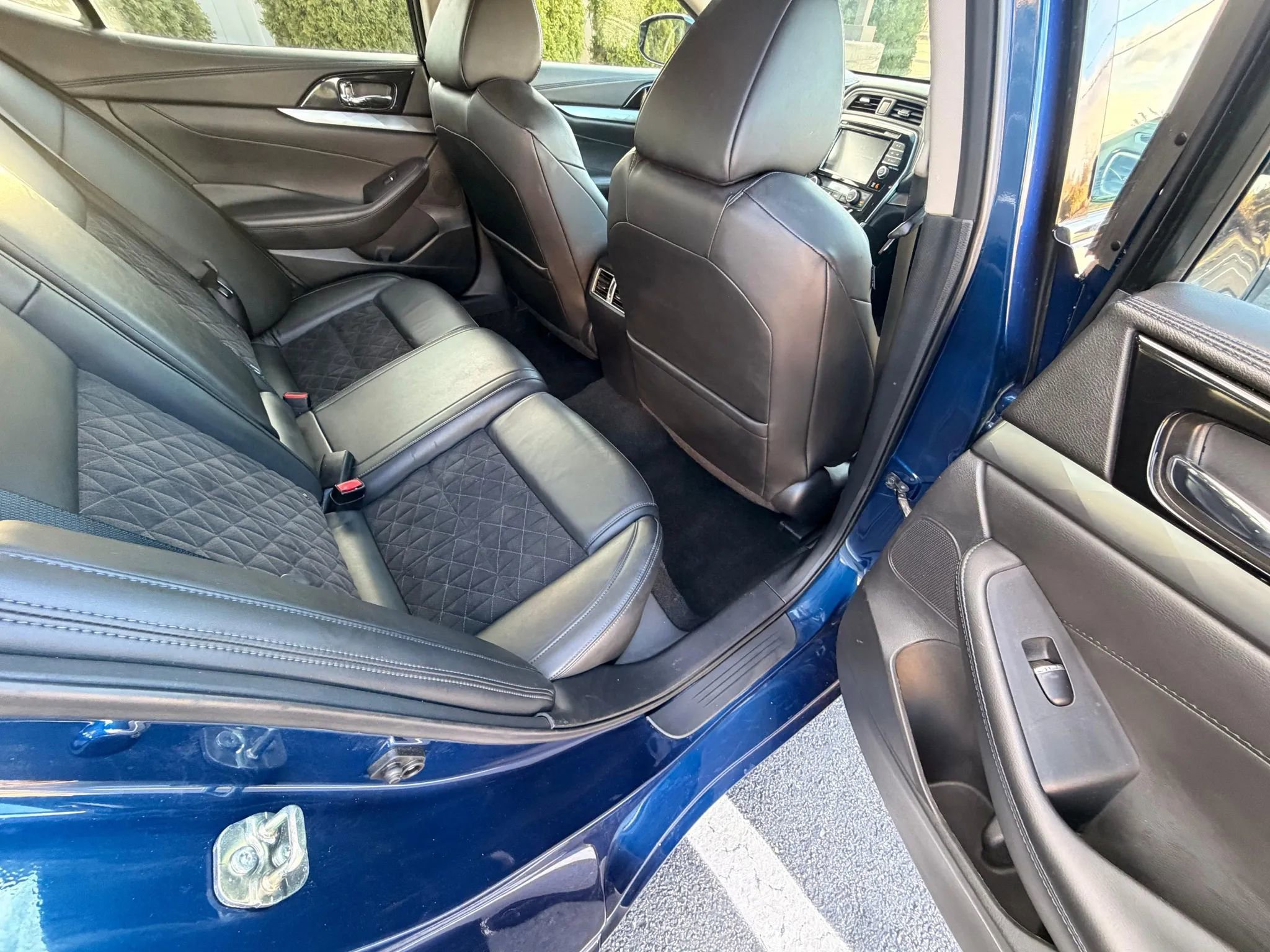 Used 2017 Nissan Maxima SR w/ Midnight Edition image 12