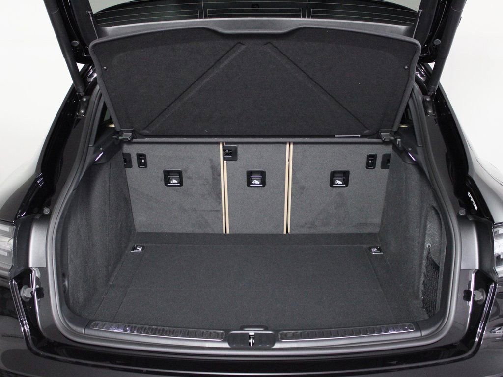 Certified 2025 Porsche Macan AWD/4WD image 12