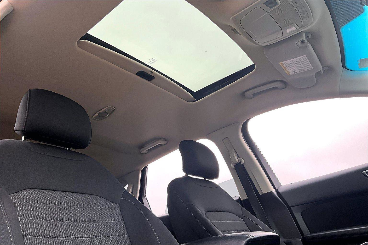 Used 2015 Ford Edge SE image 21