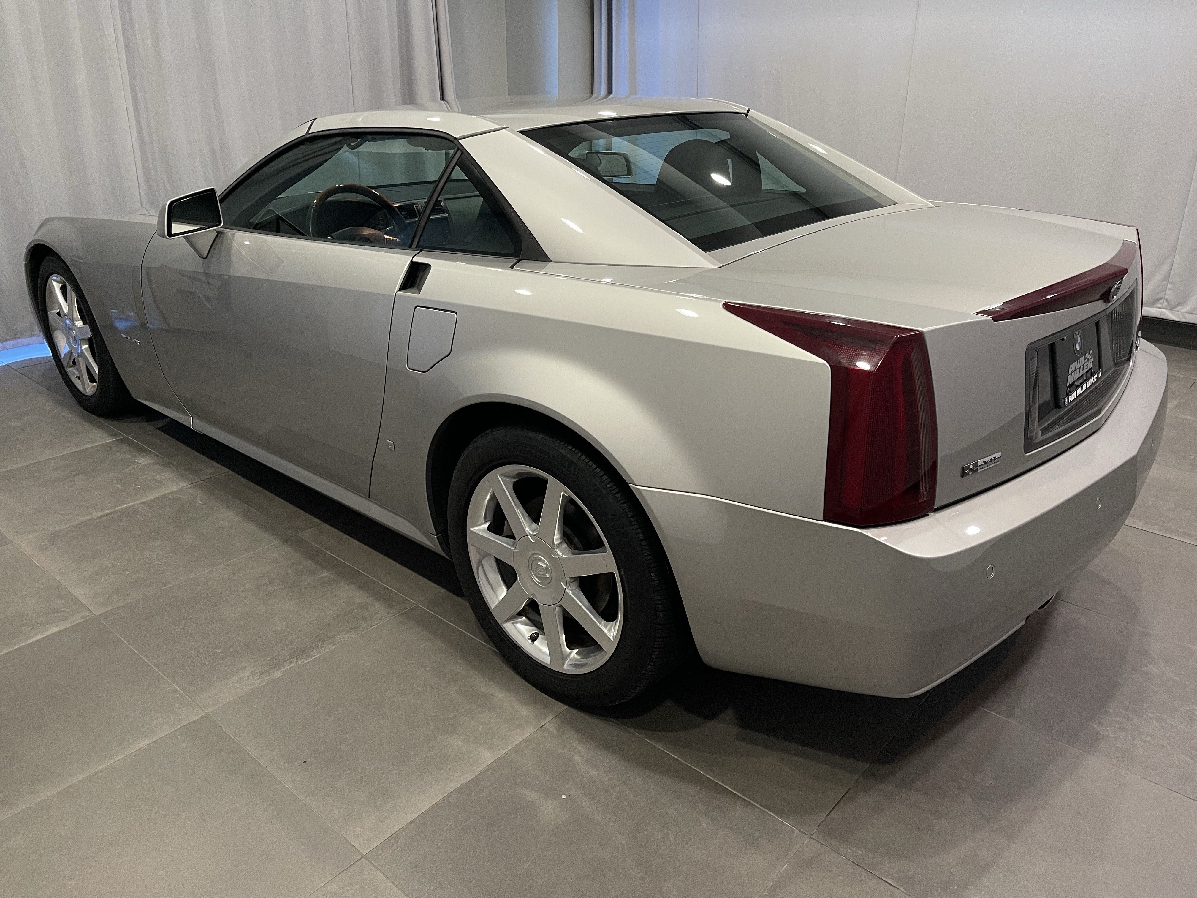 Used 2006 Cadillac XLR RWD image 4