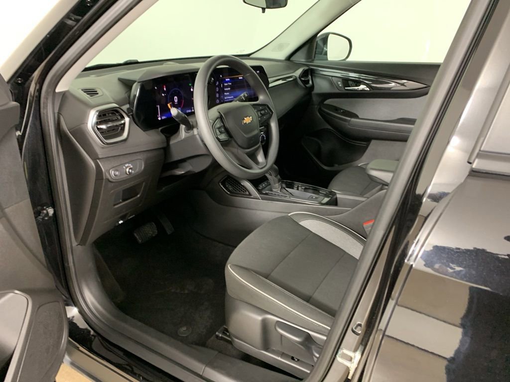 Used 2025 Chevrolet TrailBlazer LT image 28