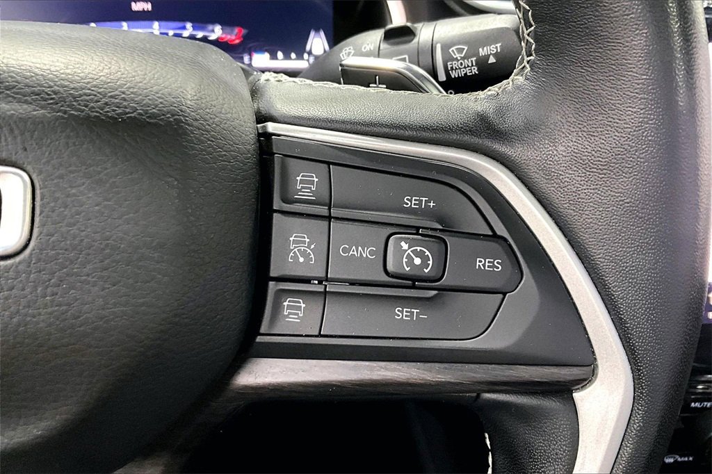 Used 2022 Jeep Grand Cherokee L Limited image 13