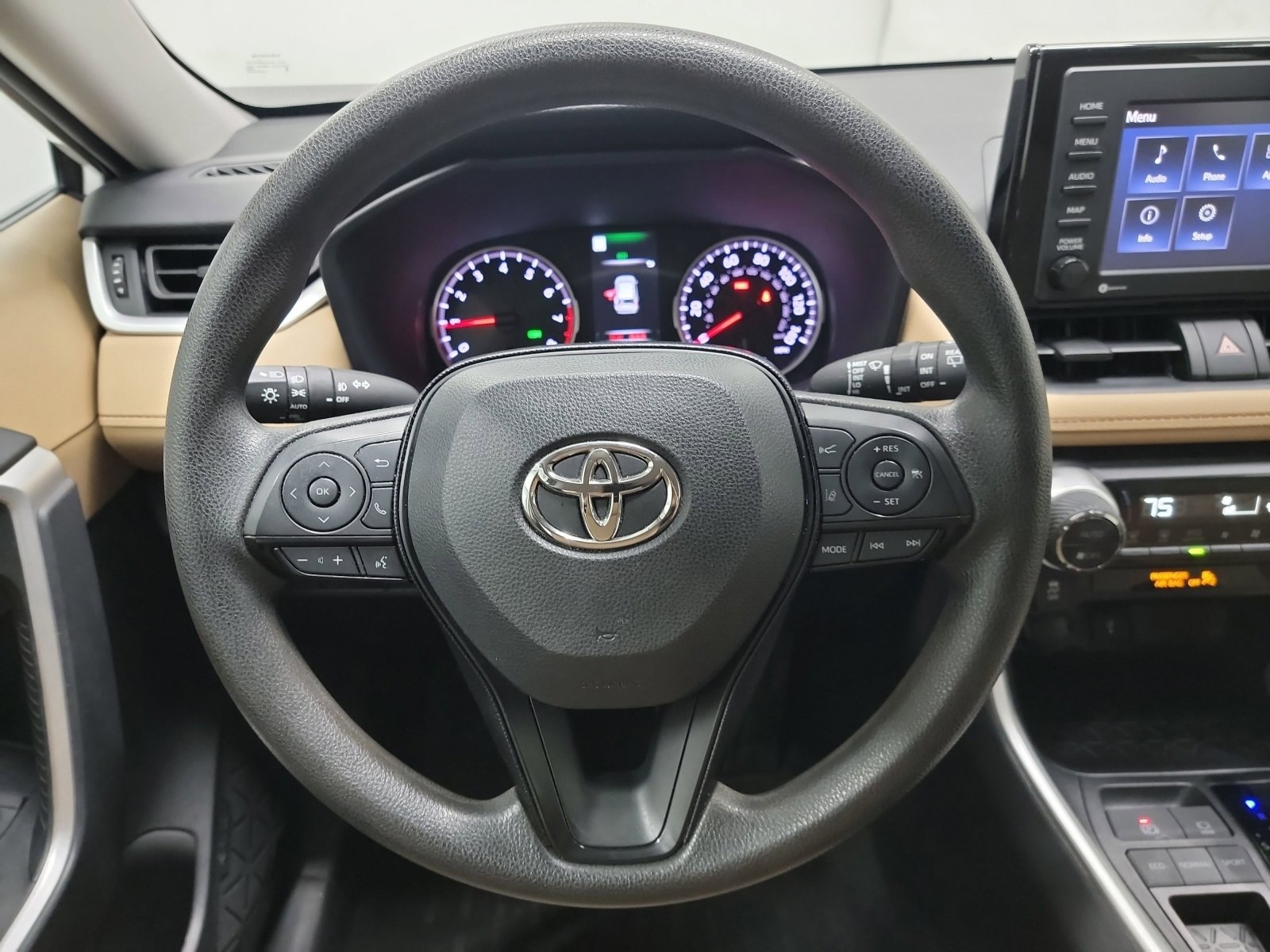 Used 2020 Toyota RAV4 XLE image 17