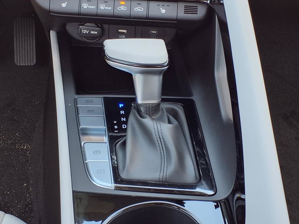 New 2025 Hyundai Elantra Limited FWD image 10