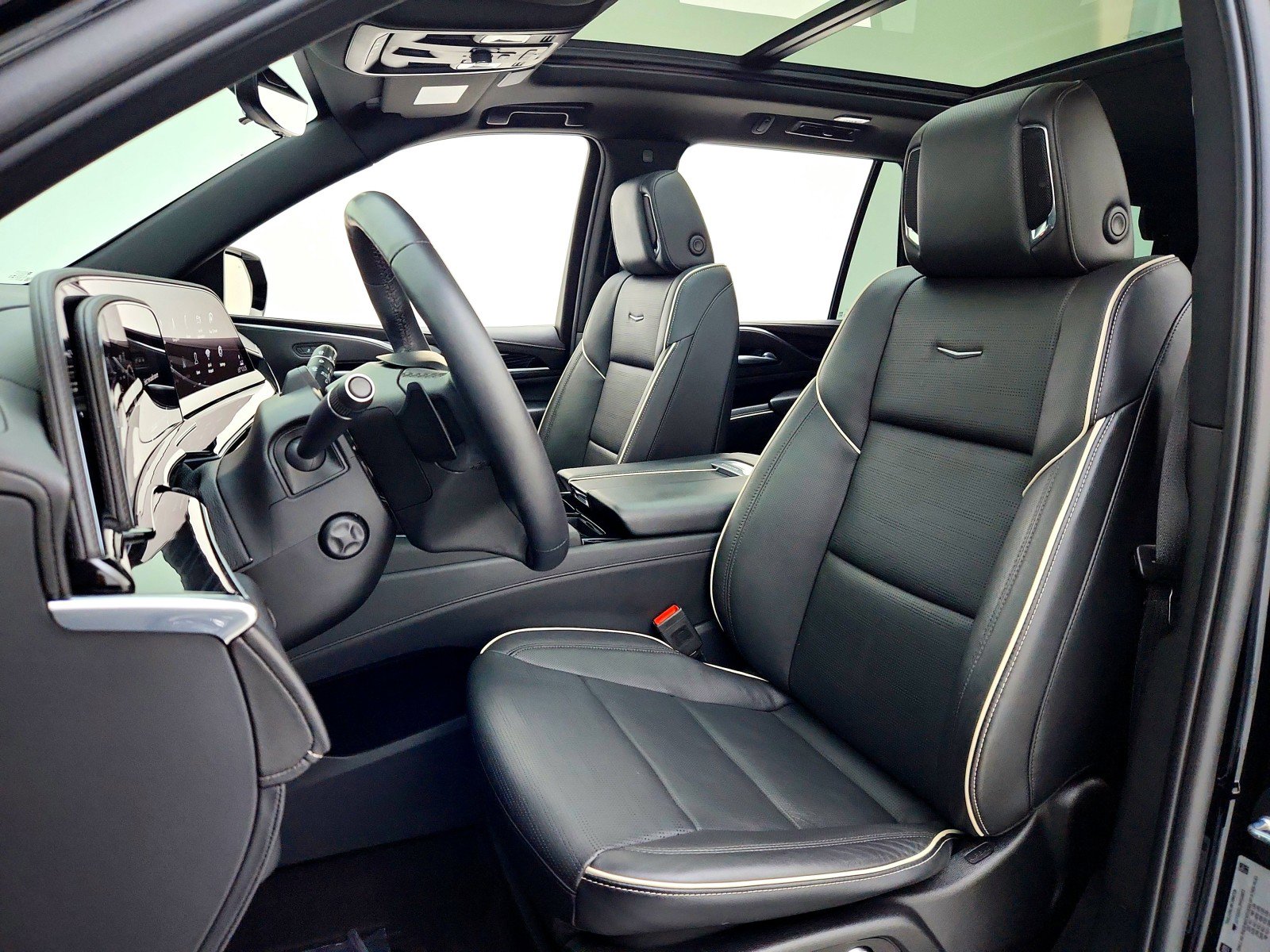 Used 2023 Cadillac Escalade Sport w/ LPO, ONYX Package image 4