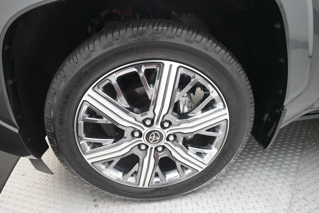 Used 2023 Toyota Sequoia Capstone AWD/4WD image 25