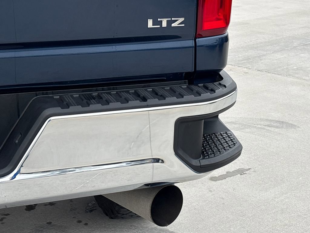 Used 2023 Chevrolet Silverado 2500 LTZ AWD/4WD image 39
