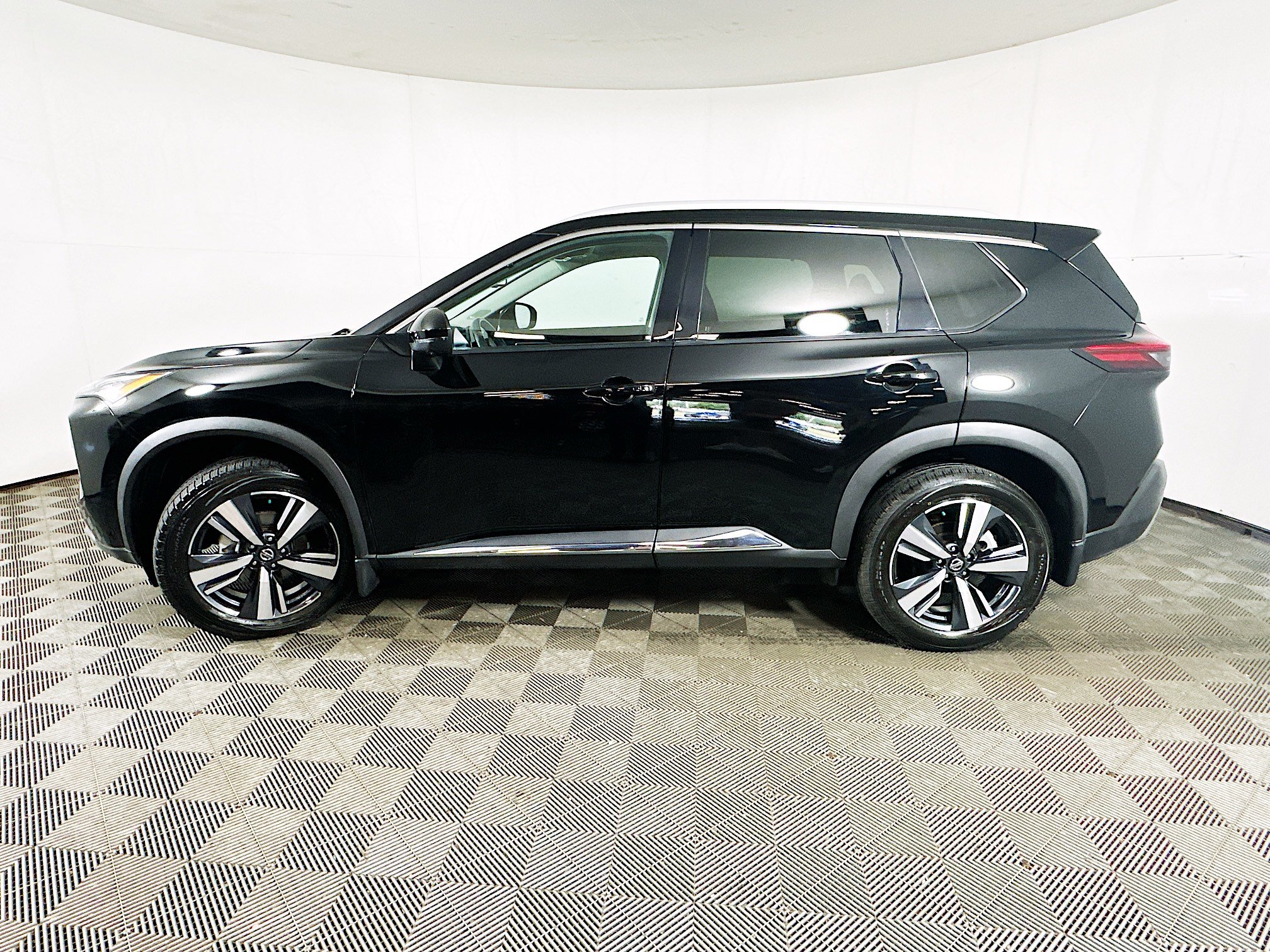 Used 2021 Nissan Rogue SL w/ Premium Package AWD/4WD image 4