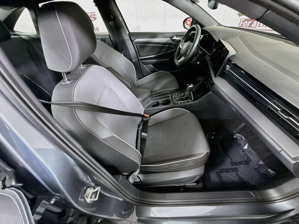 Used 2026 Volkswagen Jetta Sport FWD image 28