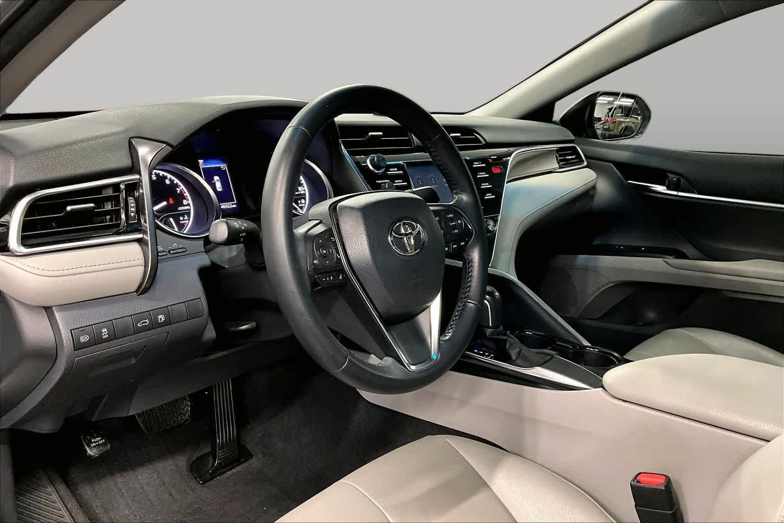 Used 2018 Toyota Camry SE FWD image 17