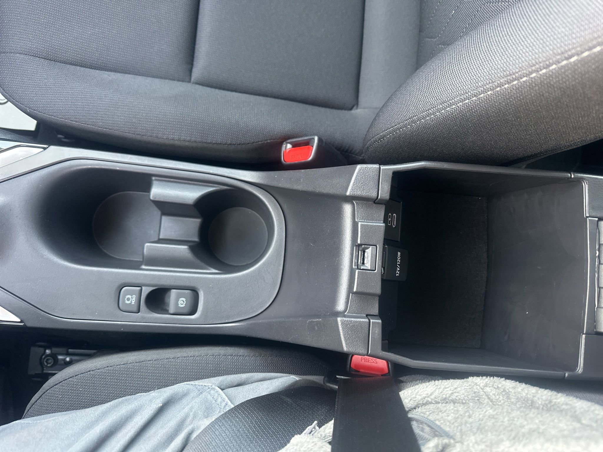 Used 2025 Toyota Corolla LE image 29