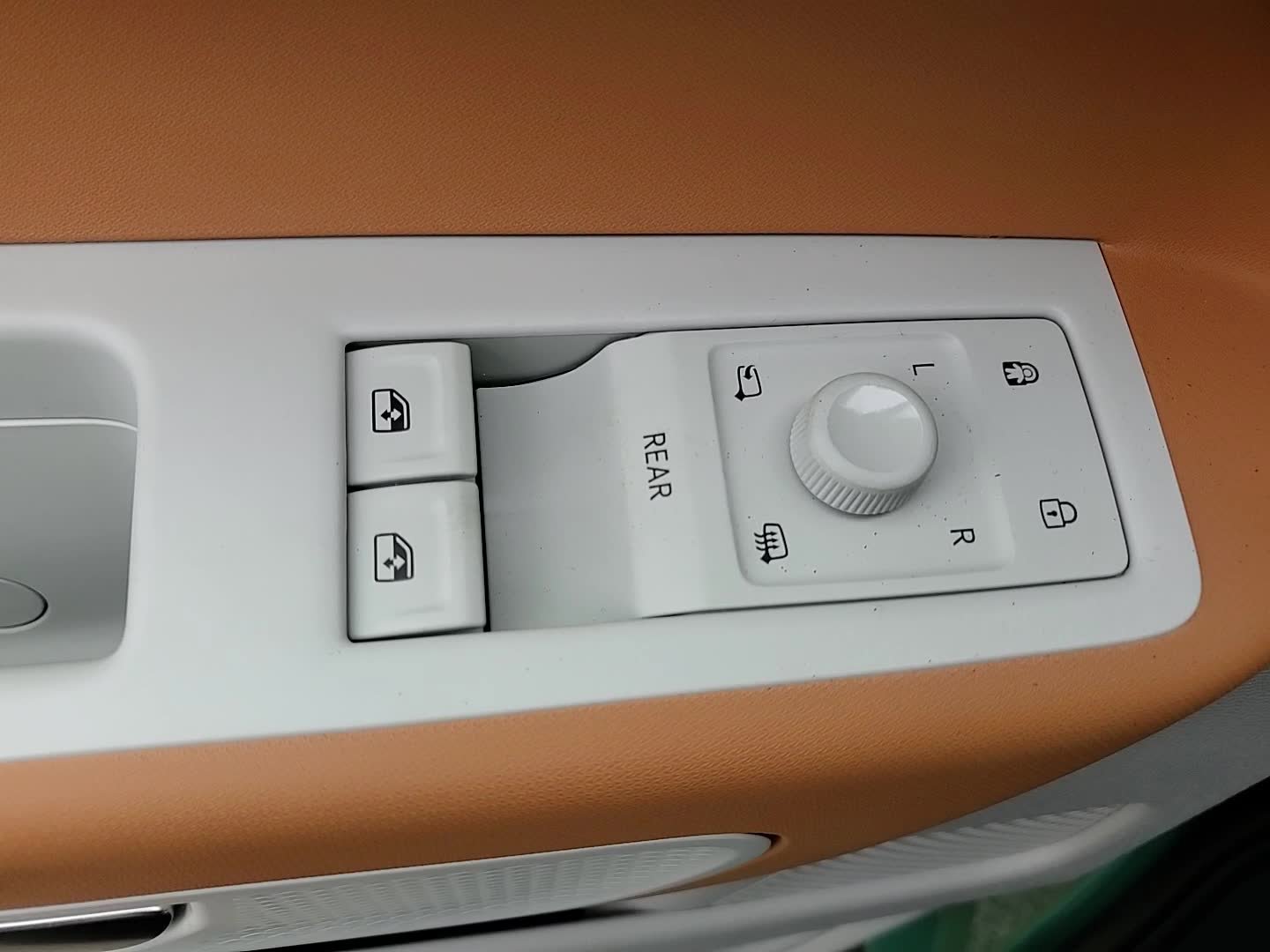 New 2025 Volkswagen ID. Buzz 1st Edition image 13