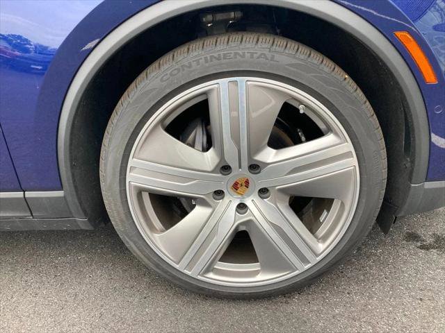 Used 2024 Porsche Macan 4 Electric image 16