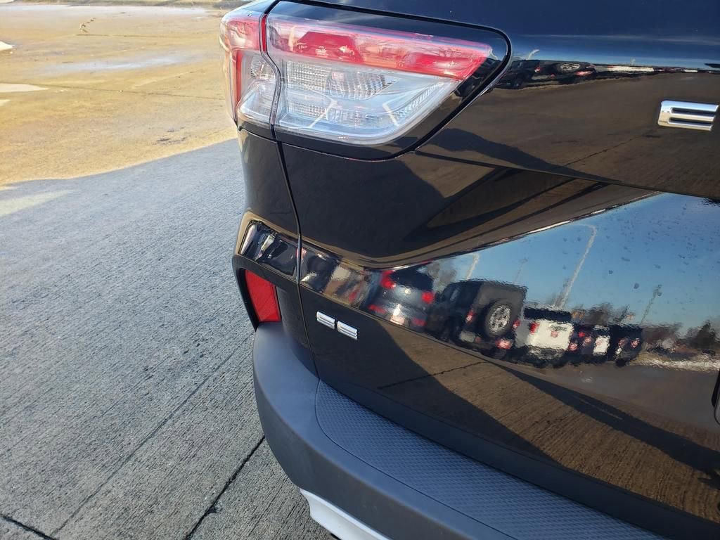 Used 2020 Ford Escape SE image 11