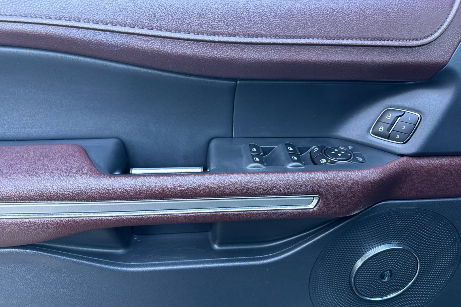 Used 2022 Ford Expedition Max Limited image 12