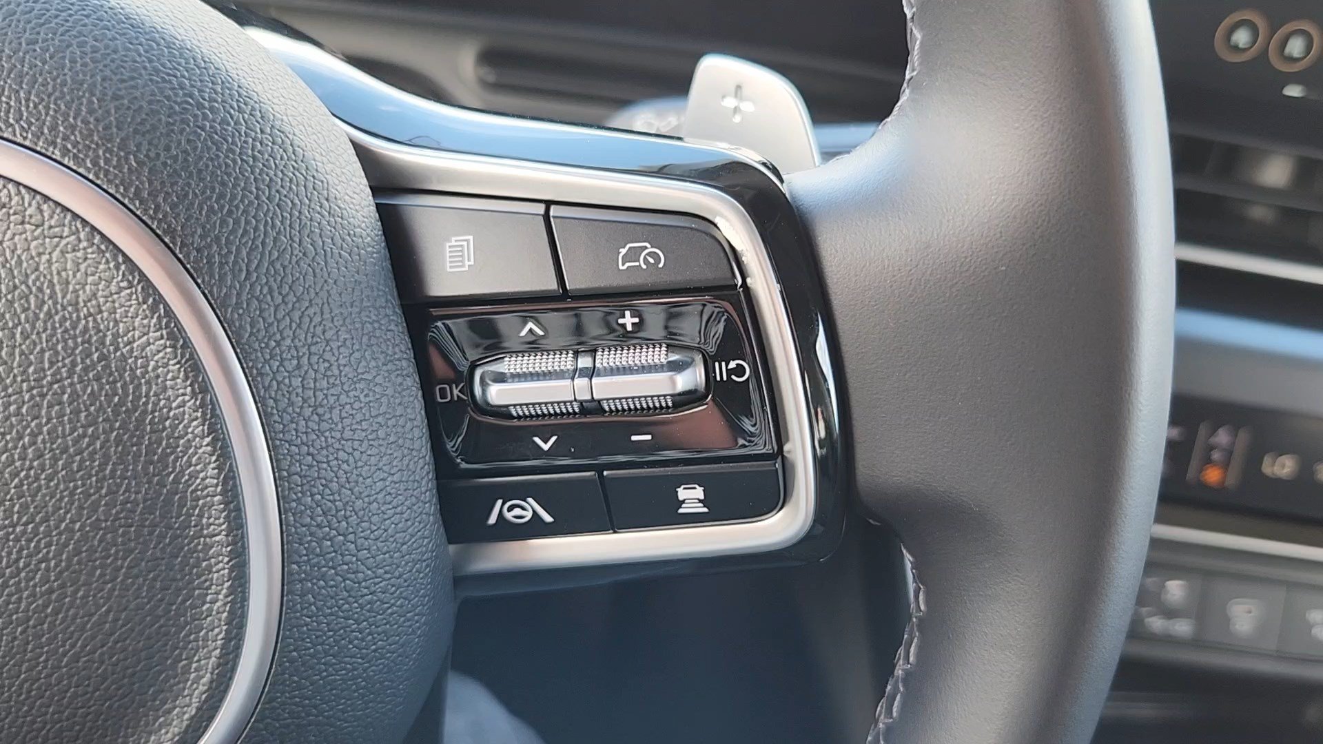 Used 2026 Kia Carnival LXS FWD image 13
