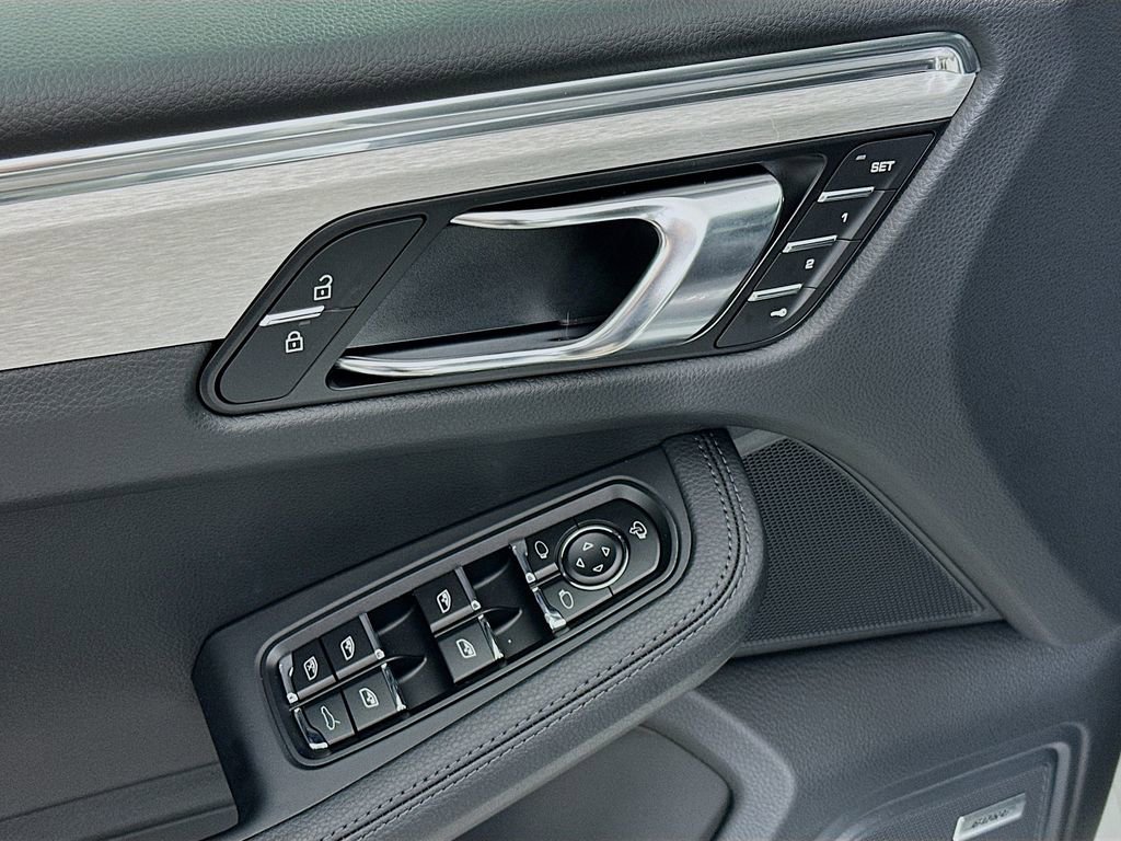 Certified 2026 Porsche Macan image 20